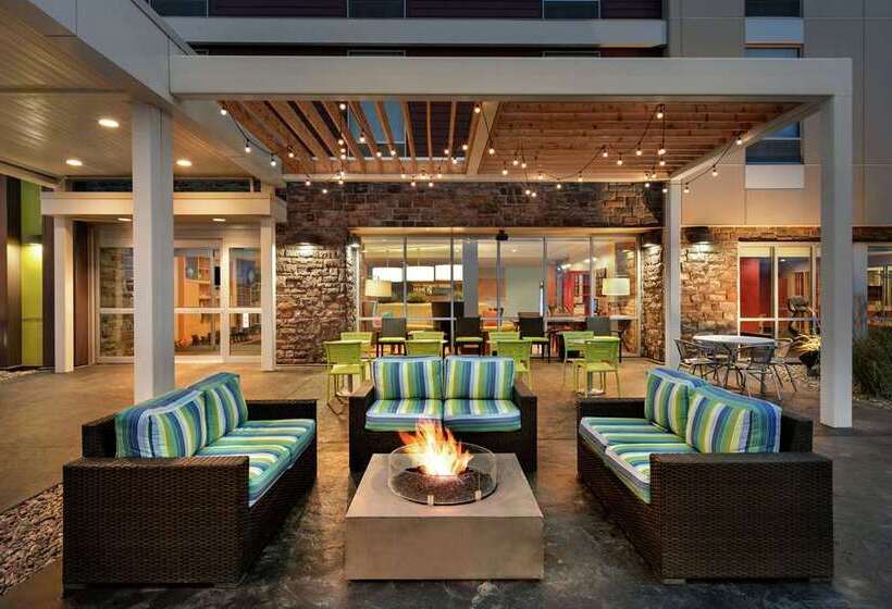 בית מלון כפרי Home2 Suites By Hilton Fort St. John