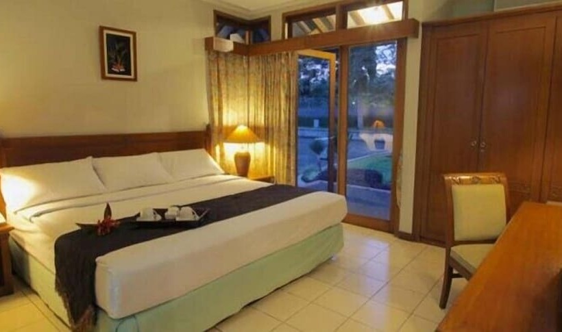 Отель Horison Tirta Sanita Kuningan