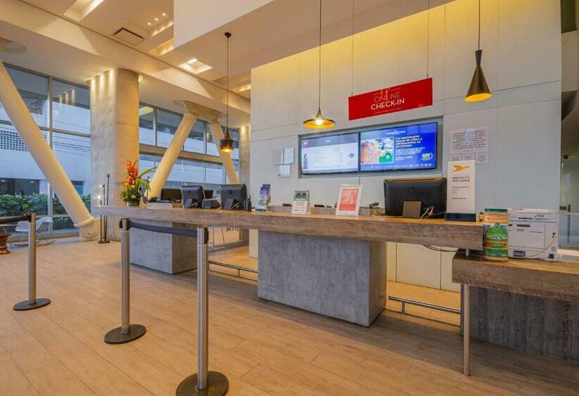 ホテル Ibis Cartagena Marbella