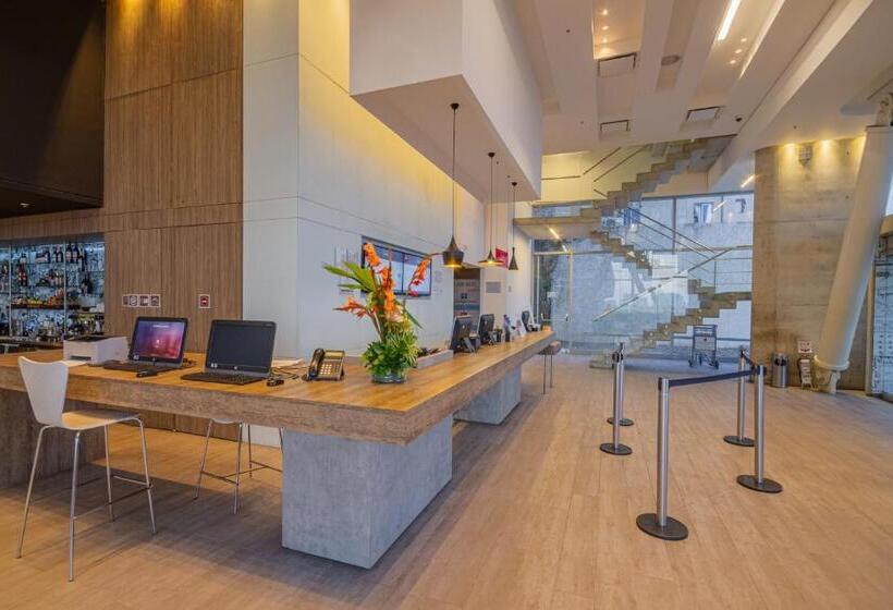 ホテル Ibis Cartagena Marbella