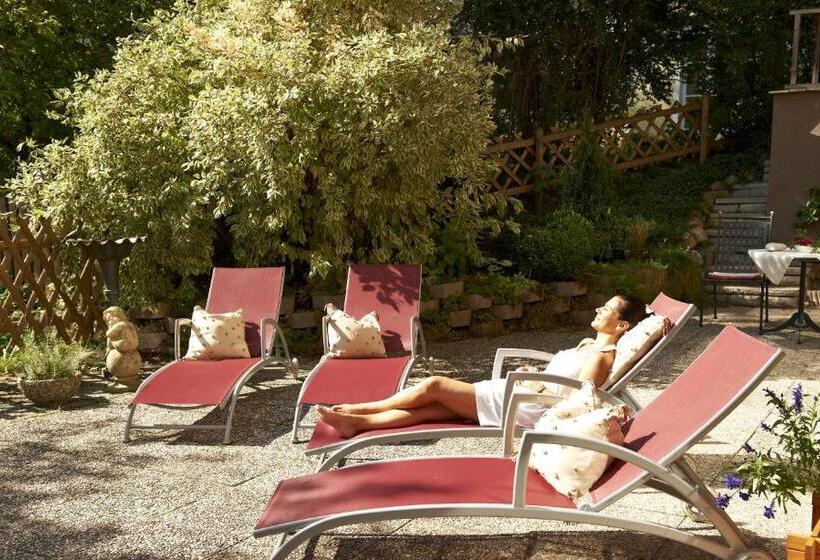 هتل Landhaus Steiner