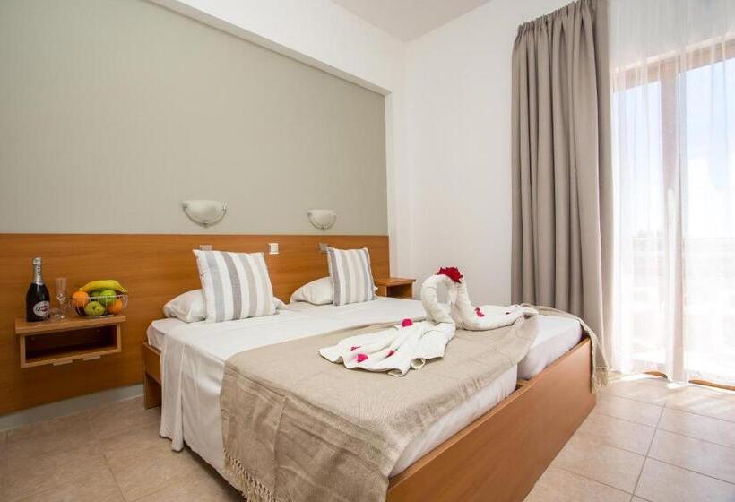 Отель Ledras Beach