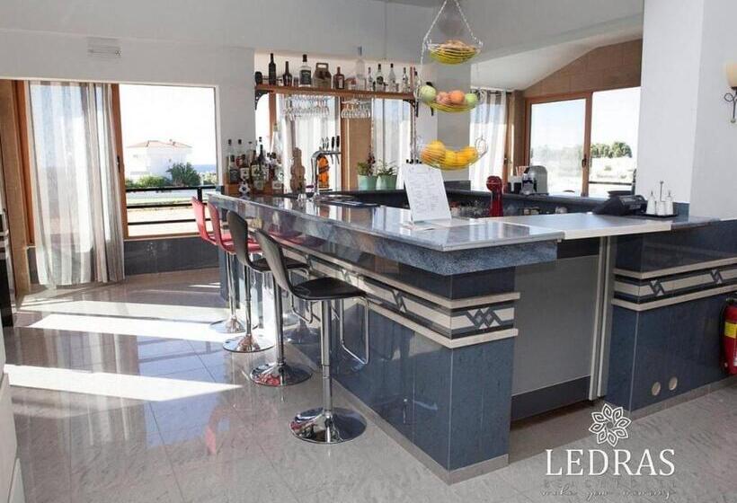 Отель Ledras Beach