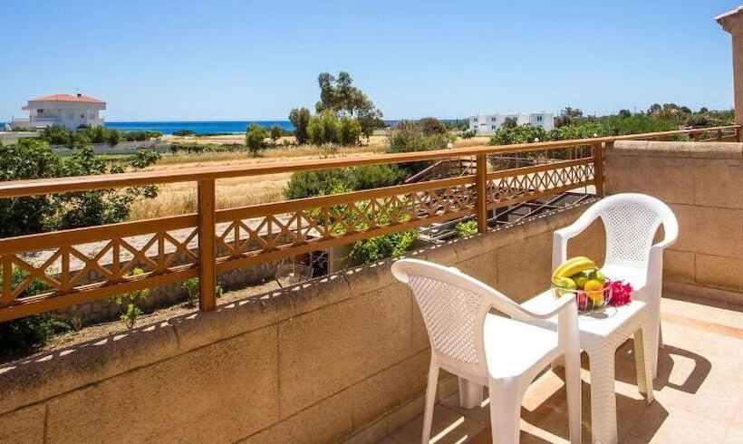 Отель Ledras Beach