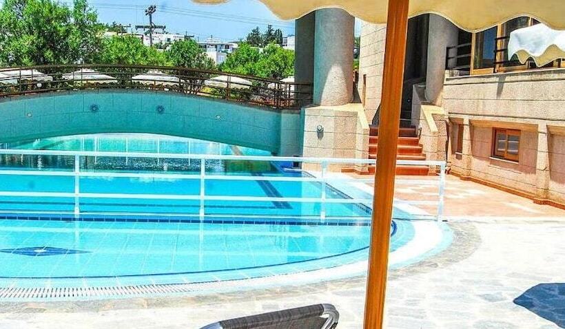 Отель Ledras Beach