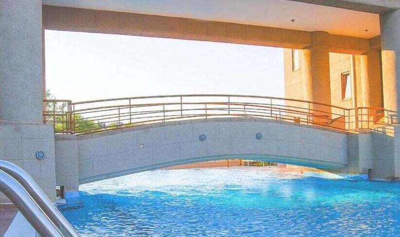 Отель Ledras Beach