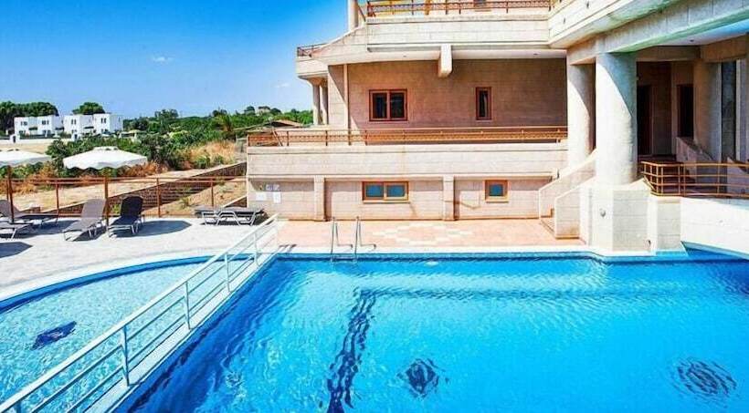 Отель Ledras Beach