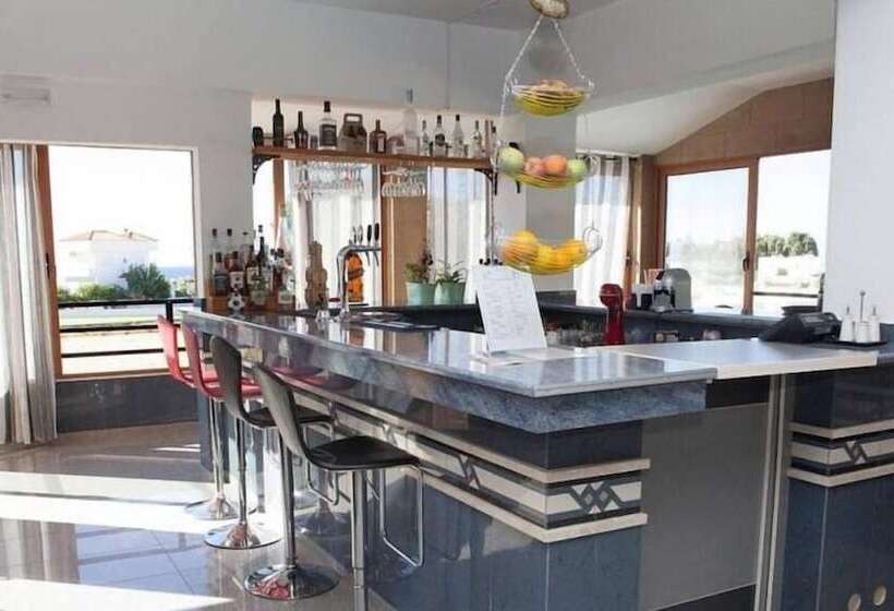 Отель Ledras Beach