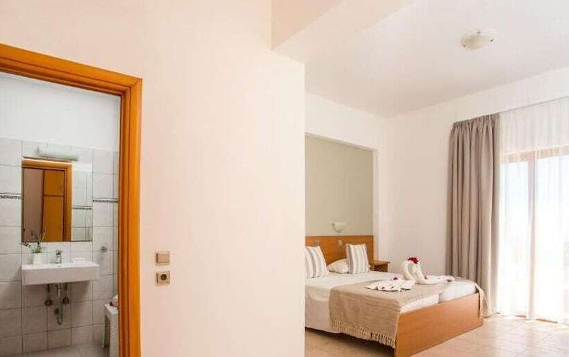 Отель Ledras Beach