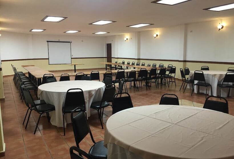 ホテル Maria Luisa Inn & Suites