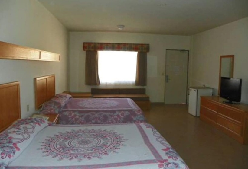 Отель Maria Luisa Inn & Suites