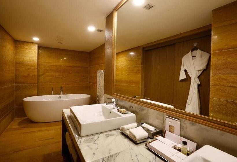 Mosaic Hotel Mussoorie Mallroad