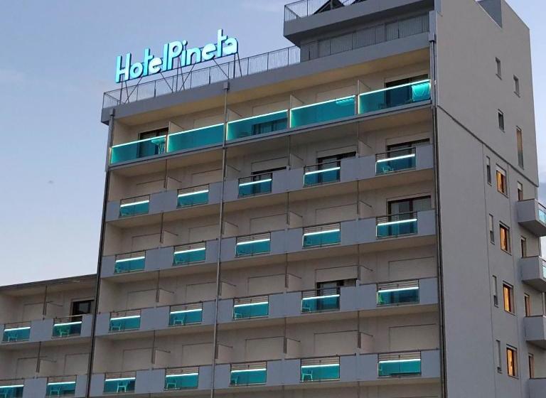 בית מלון כפרי Pineta