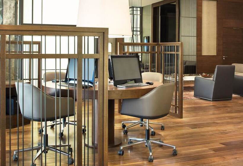 Отель Sheraton Grand Istanbul Atasehir