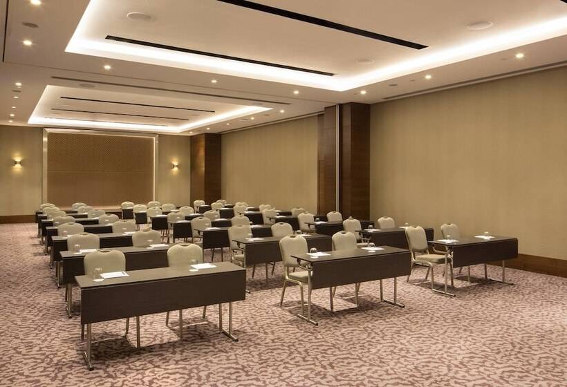 Отель Sheraton Grand Istanbul Atasehir