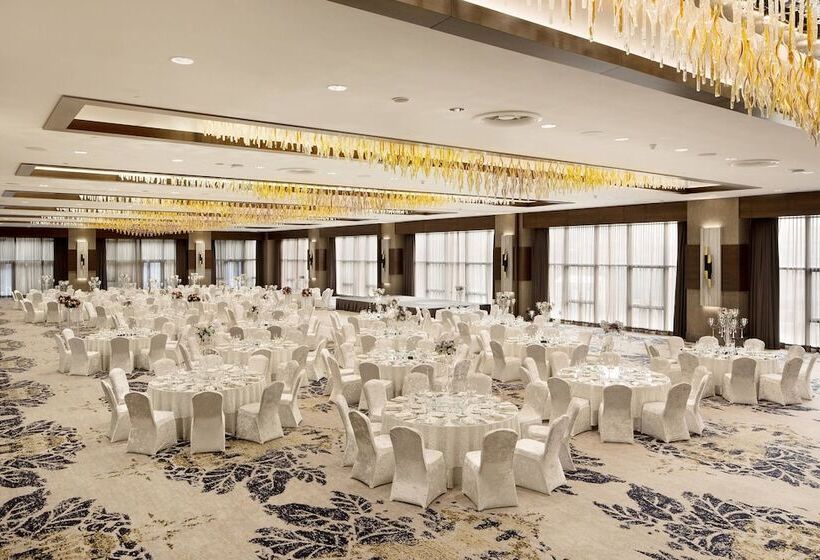 Отель Sheraton Grand Istanbul Atasehir