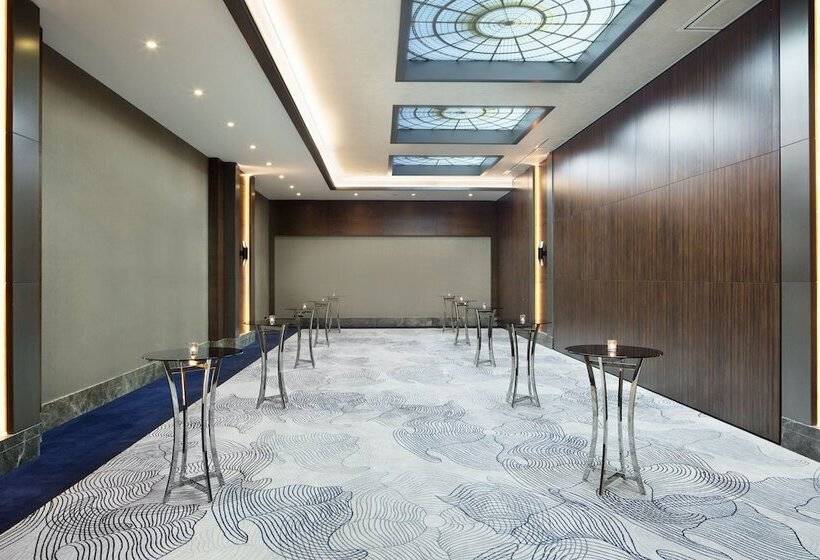 Отель Sheraton Grand Istanbul Atasehir