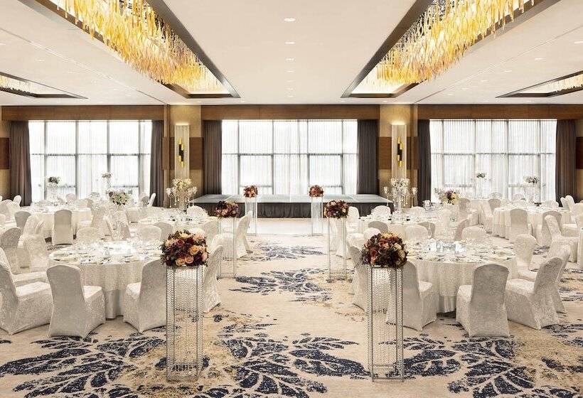 Отель Sheraton Grand Istanbul Atasehir