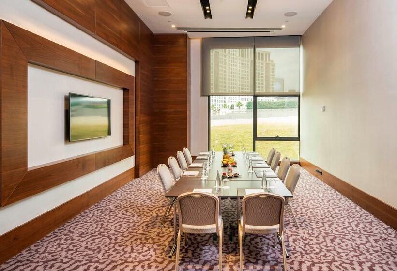 Отель Sheraton Grand Istanbul Atasehir