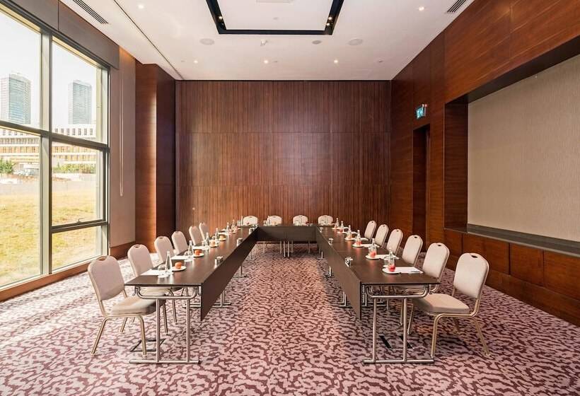 Отель Sheraton Grand Istanbul Atasehir