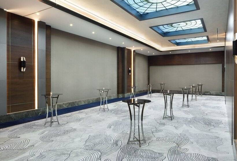 Отель Sheraton Grand Istanbul Atasehir