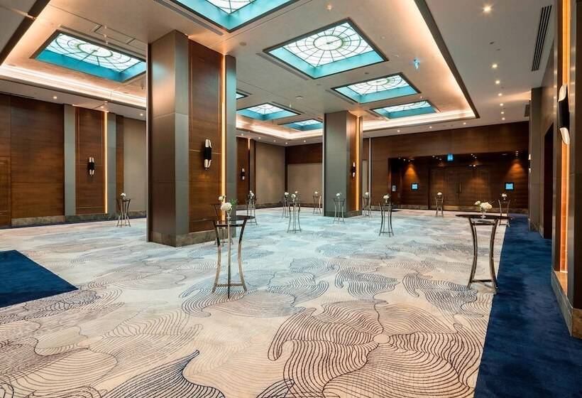 Отель Sheraton Grand Istanbul Atasehir