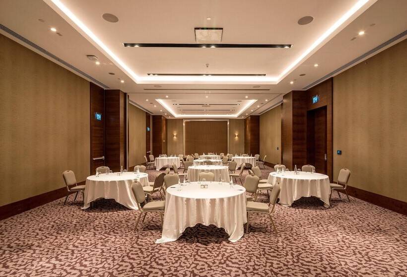 Отель Sheraton Grand Istanbul Atasehir