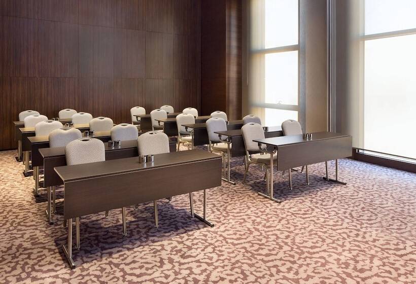 Отель Sheraton Grand Istanbul Atasehir