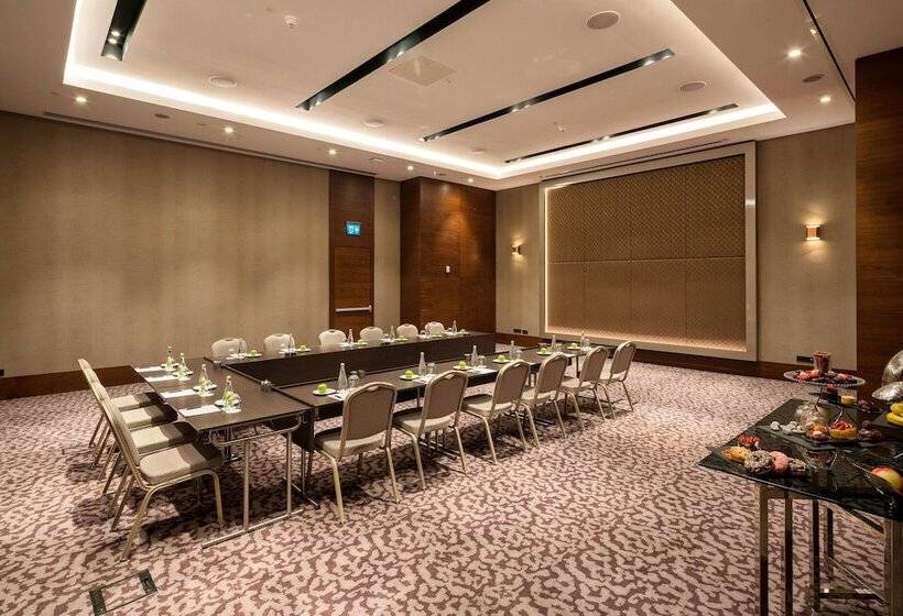 Отель Sheraton Grand Istanbul Atasehir