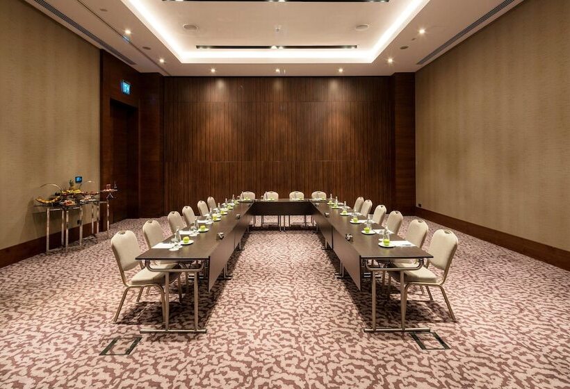 Отель Sheraton Grand Istanbul Atasehir