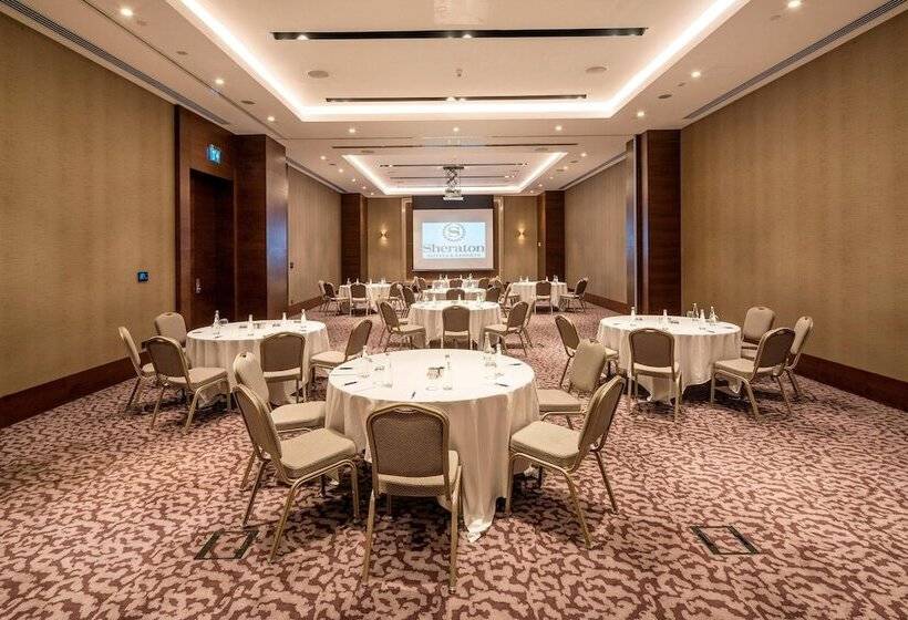 Отель Sheraton Grand Istanbul Atasehir