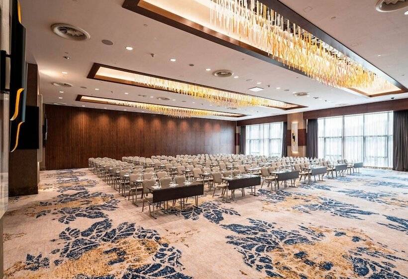 Отель Sheraton Grand Istanbul Atasehir