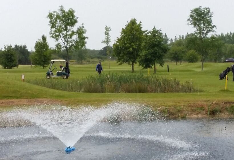 ホテル Silverstone Golf Club &