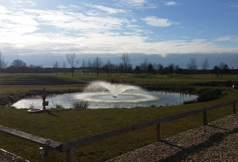 ホテル Silverstone Golf Club &