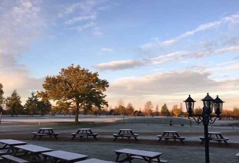 ホテル Silverstone Golf Club &