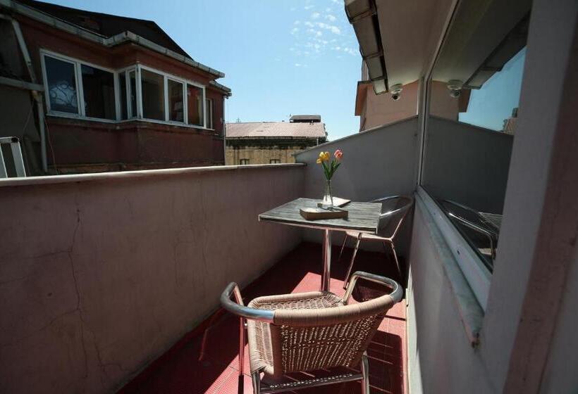 ホテル Taksim Trust