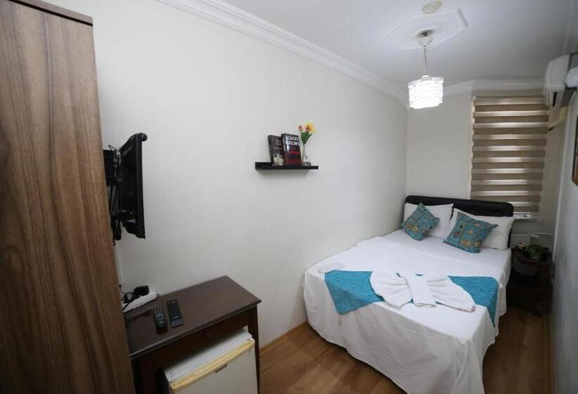 ホテル Taksim Trust