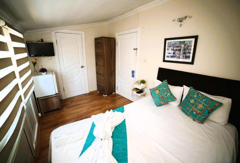 ホテル Taksim Trust