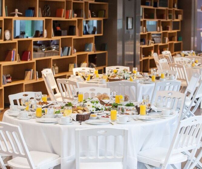 Tav Airport Hotel Izmir