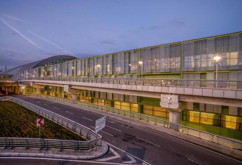 Tav Airport Hotel Izmir