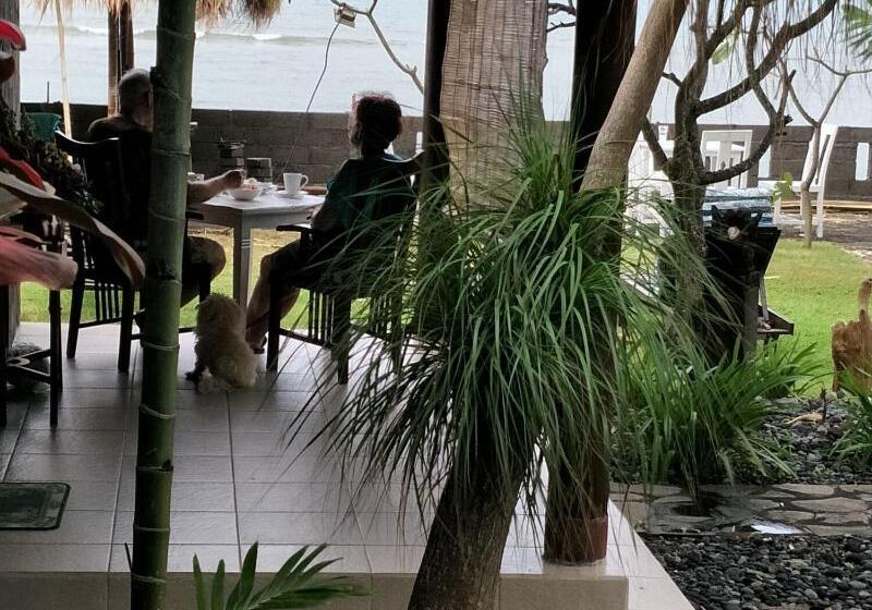 בית מלון כפרי Temple Cafe & Seaside Cottages