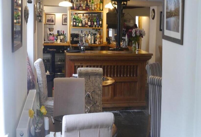 ホテル 3 Millstones Inn