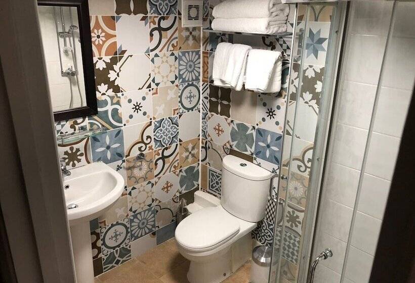 Отель The Plough Bicester