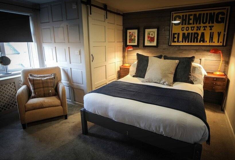 Отель The Plough Bicester