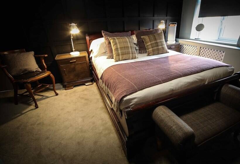 Отель The Plough Bicester