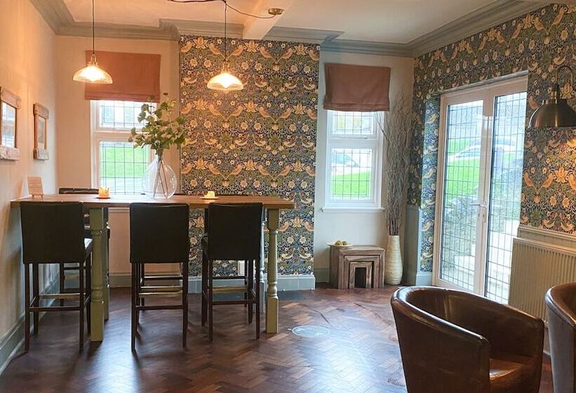 호텔 The Rising Sun