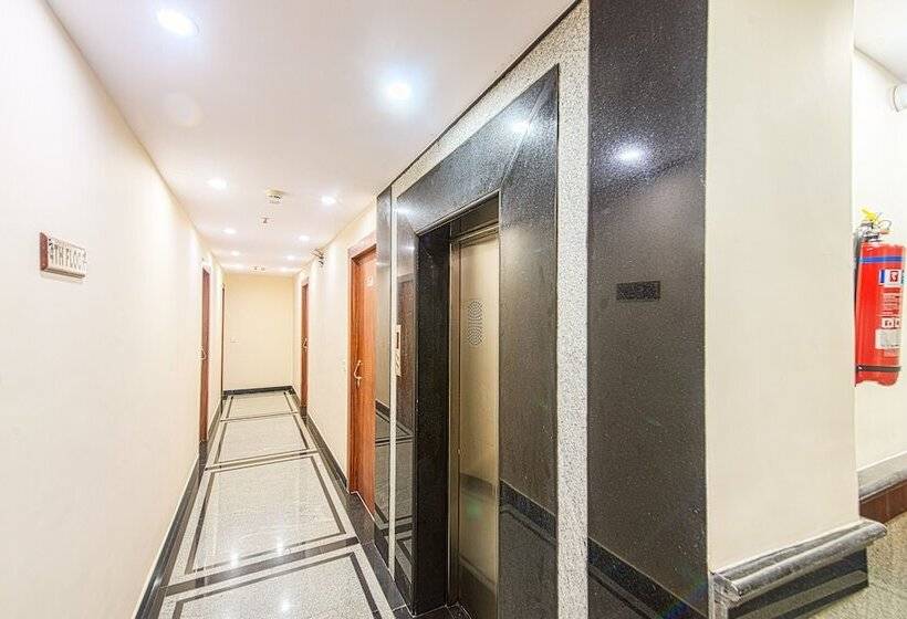 Отель Treebo Globe International