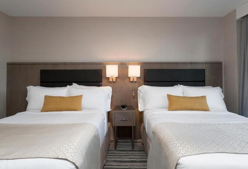 בית מלון כפרי Wyndham Garden Laguardia South