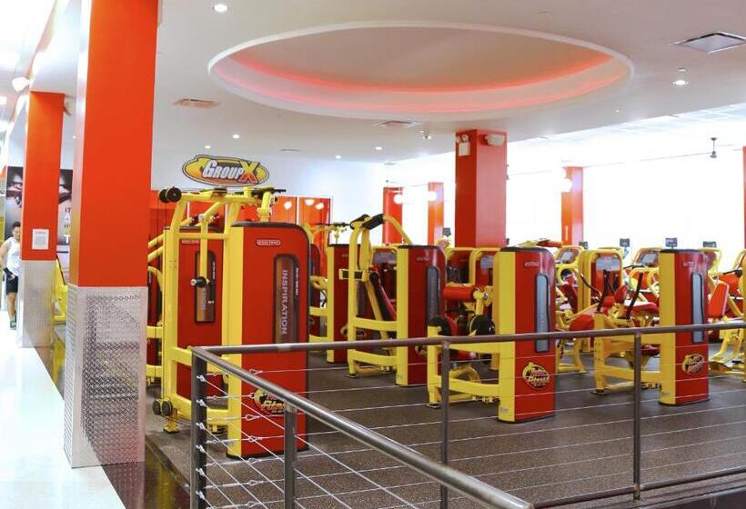 בית מלון כפרי Wyndham Garden Laguardia South