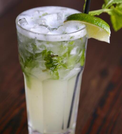 בית מלון כפרי Wyndham Garden Laguardia South